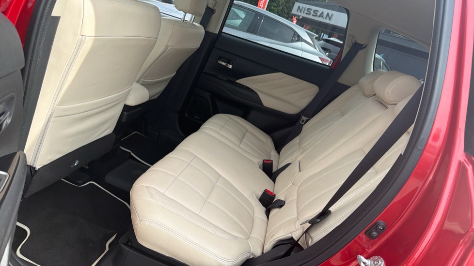 Mitsubishi Outlander 2.0 PHEV GX5hs 5dr Auto Estate - Image 16