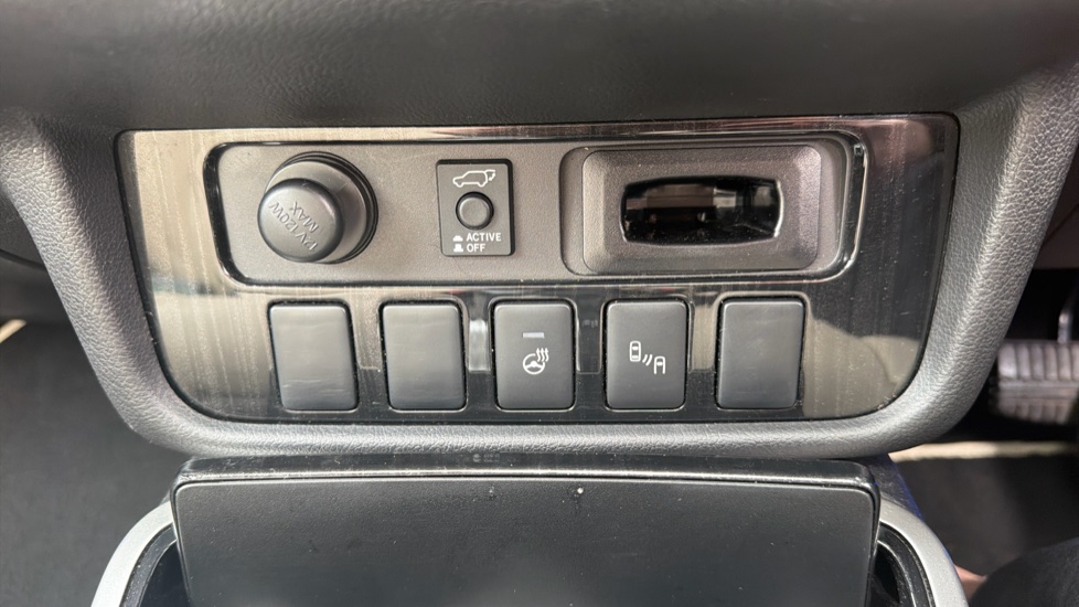 Mitsubishi Outlander 2.0 PHEV GX5hs 5dr Auto Estate - Image 35