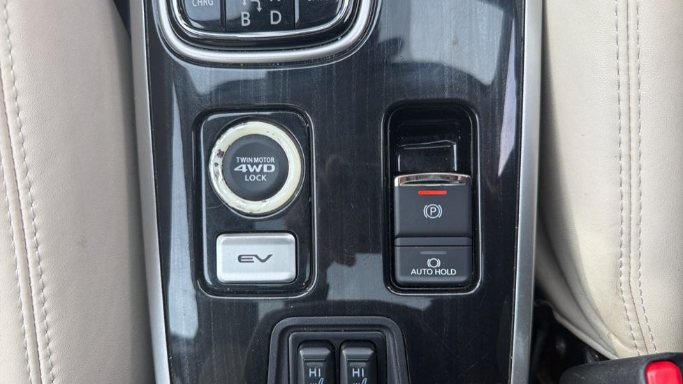 Mitsubishi Outlander 2.0 PHEV GX5hs 5dr Auto Estate - Image 37