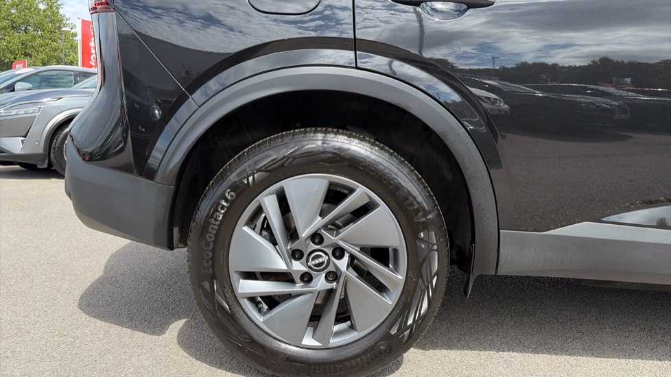 Nissan Qashqai 1.3 DiG-T MH Acenta Premium 5dr Petrol Hatchback - Image 7