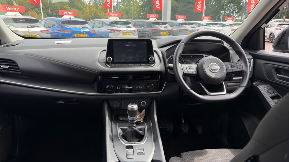 Nissan Qashqai 1.3 DiG-T MH Acenta Premium 5dr Petrol Hatchback - Image 10