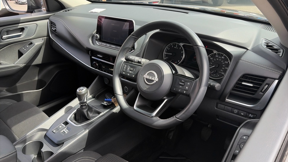 Nissan Qashqai 1.3 DiG-T MH Acenta Premium 5dr Petrol Hatchback - Image 11