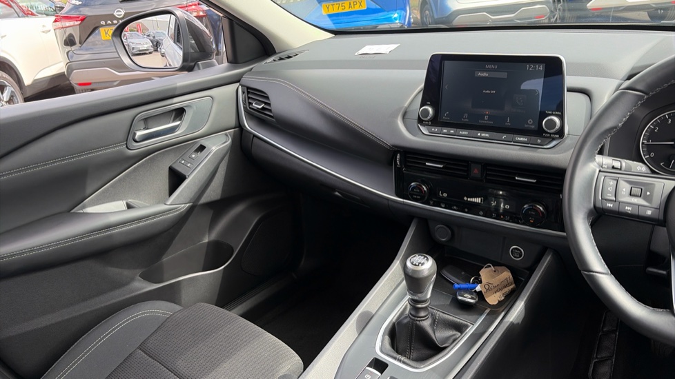 Nissan Qashqai 1.3 DiG-T MH Acenta Premium 5dr Petrol Hatchback - Image 14