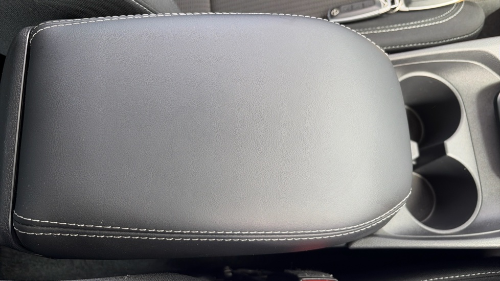 Nissan Qashqai 1.3 DiG-T MH Acenta Premium 5dr Petrol Hatchback - Image 25