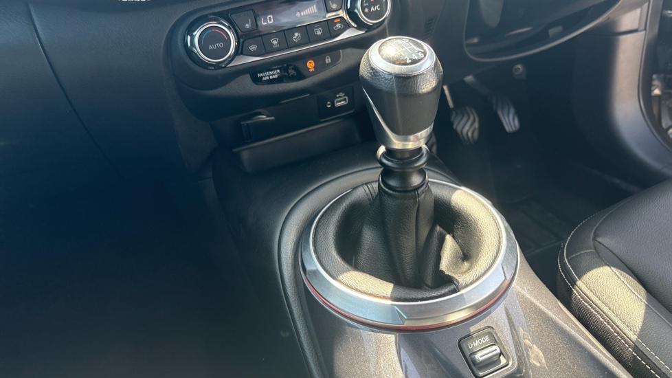 Nissan Juke 1.0 DiG-T 114 Tekna 5dr Petrol Hatchback - Image 13