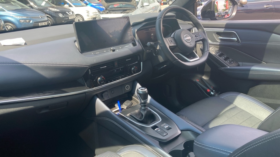 Nissan Qashqai 1.3 DiG-T MH Tekna 5dr Petrol Hatchback - Image 9