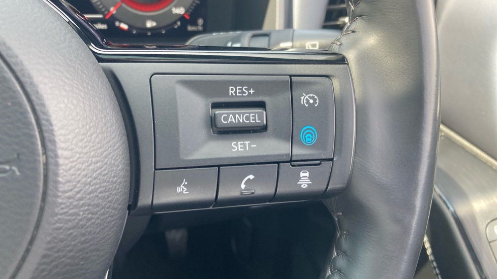 Nissan Qashqai 1.3 DiG-T MH Tekna 5dr Petrol Hatchback - Image 23