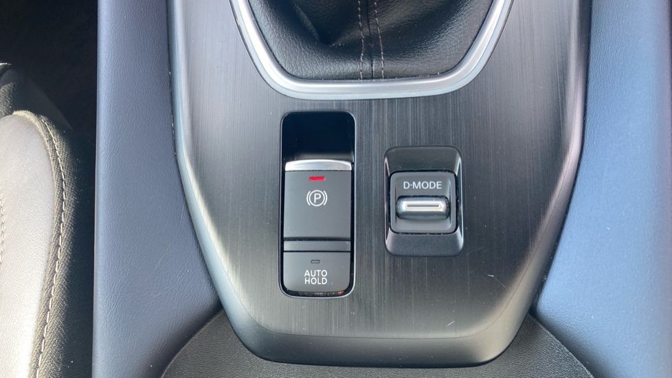 Nissan Qashqai 1.3 DiG-T MH Tekna 5dr Petrol Hatchback - Image 30