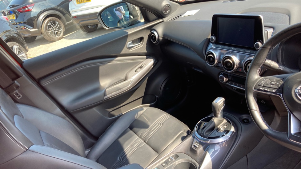 Nissan Juke 1.6 Hybrid Tekna 5dr Auto Hybrid Hatchback - Image 14