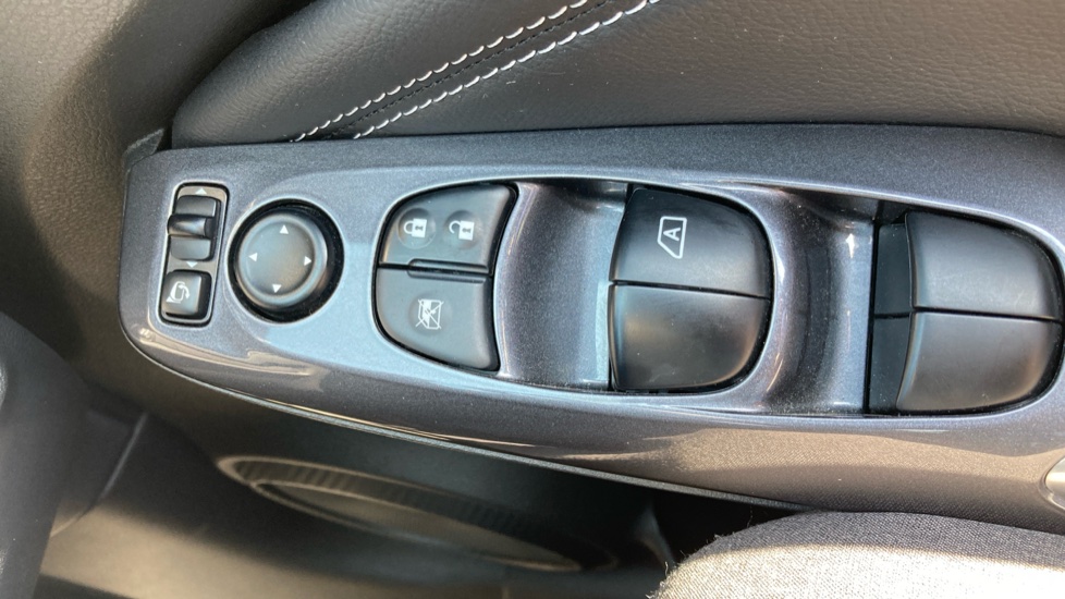 Nissan Juke 1.6 Hybrid Tekna 5dr Auto Hybrid Hatchback - Image 21