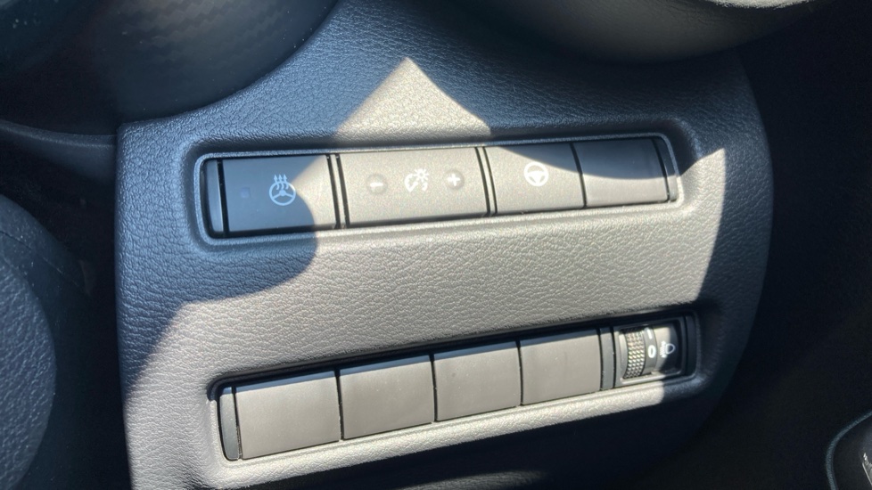 Nissan Juke 1.6 Hybrid Tekna 5dr Auto Hybrid Hatchback - Image 22