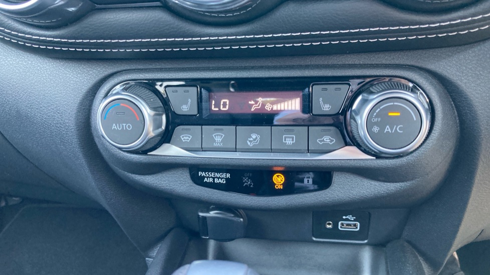 Nissan Juke 1.6 Hybrid Tekna 5dr Auto Hybrid Hatchback - Image 32