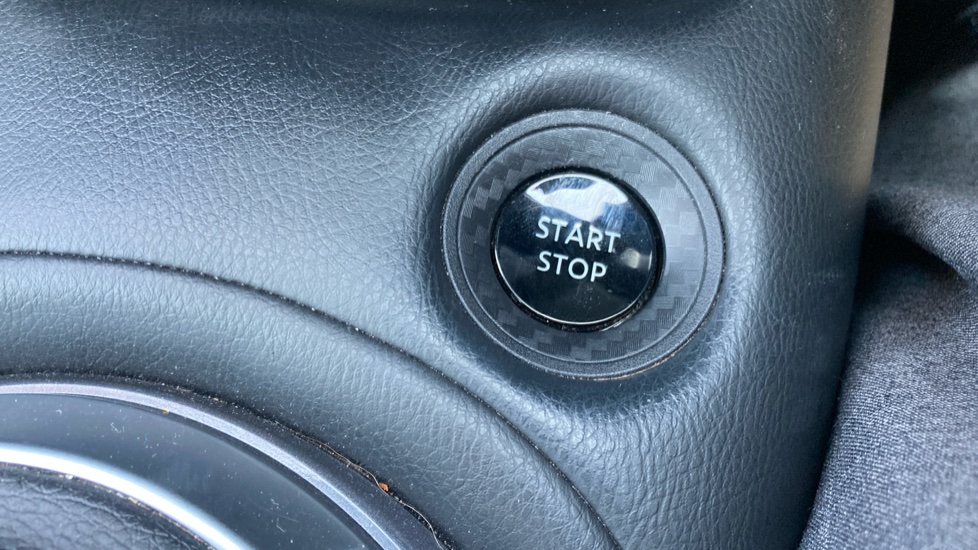 Nissan Juke 1.6 Hybrid Tekna 5dr Auto Hybrid Hatchback - Image 34
