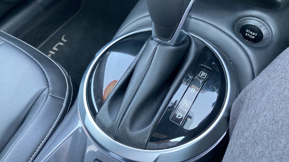 Nissan Juke 1.6 Hybrid Tekna 5dr Auto Hybrid Hatchback - Image 35