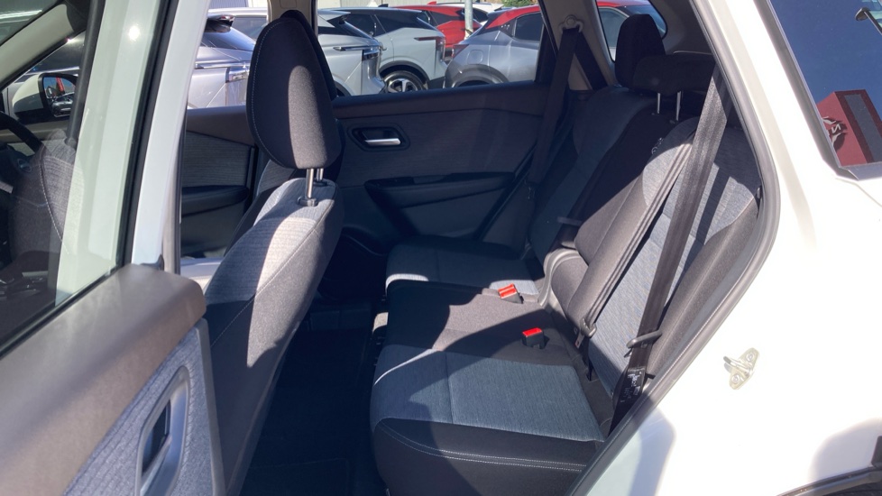 Nissan X-Trail 1.5 MHEV 163 N-Connecta 5dr [7 Seat] Xtronic Petrol Station Wagon - Image 16