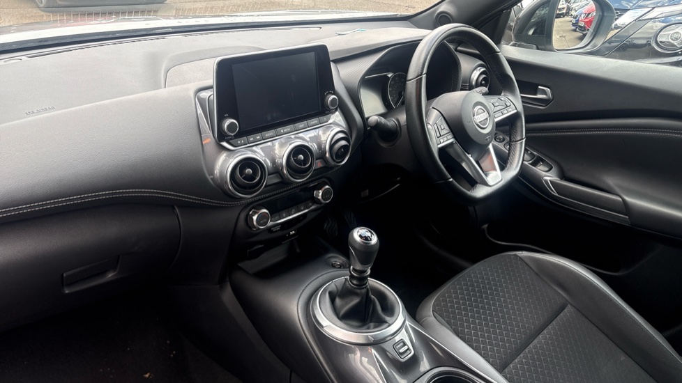 Nissan Juke 1.0 DiG-T 114 N-Connecta 5dr Petrol Hatchback - Image 9