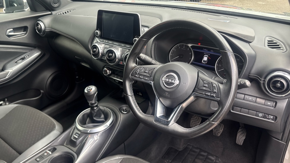 Nissan Juke 1.0 DiG-T 114 N-Connecta 5dr Petrol Hatchback - Image 11