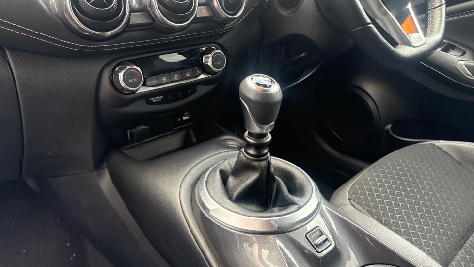 Nissan Juke 1.0 DiG-T 114 N-Connecta 5dr Petrol Hatchback - Image 13