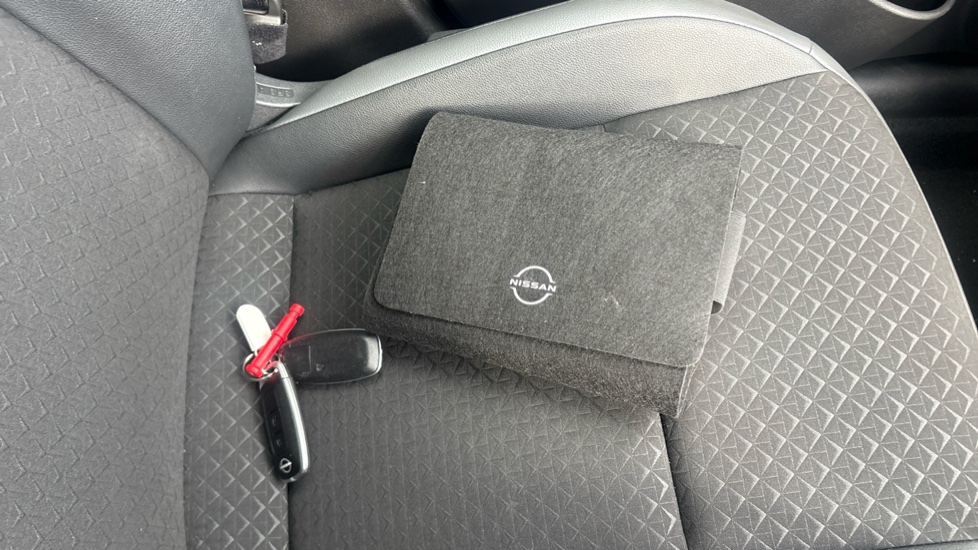 Nissan Juke 1.0 DiG-T 114 N-Connecta 5dr Petrol Hatchback - Image 19