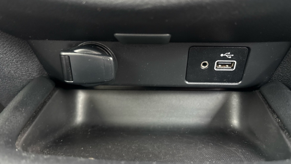 Nissan Juke 1.0 DiG-T 114 N-Connecta 5dr Petrol Hatchback - Image 22