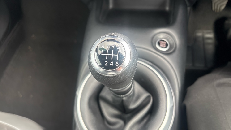 Nissan Juke 1.0 DiG-T 114 N-Connecta 5dr Petrol Hatchback - Image 24