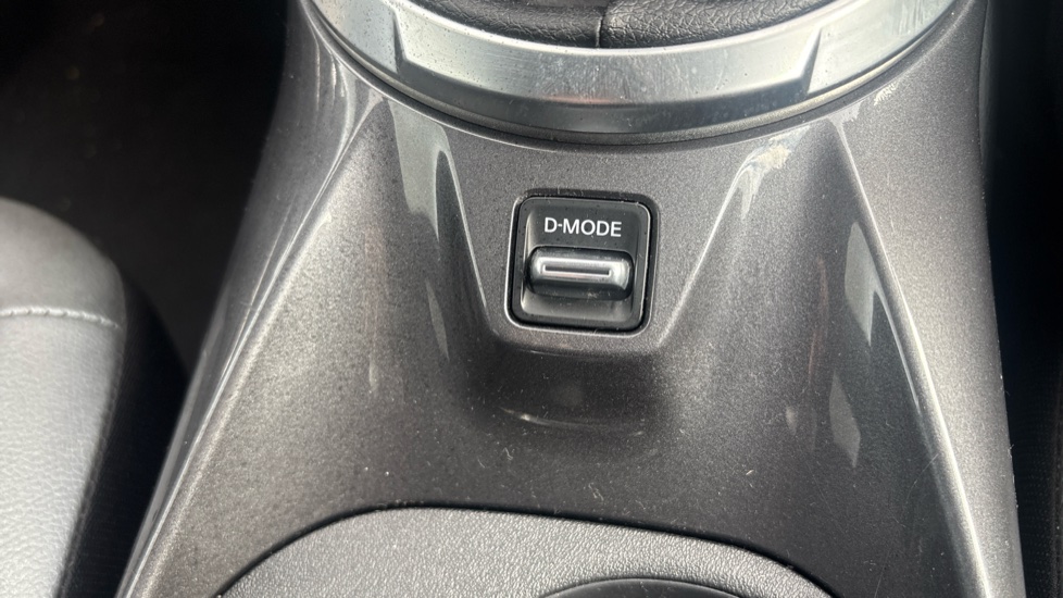 Nissan Juke 1.0 DiG-T 114 N-Connecta 5dr Petrol Hatchback - Image 25