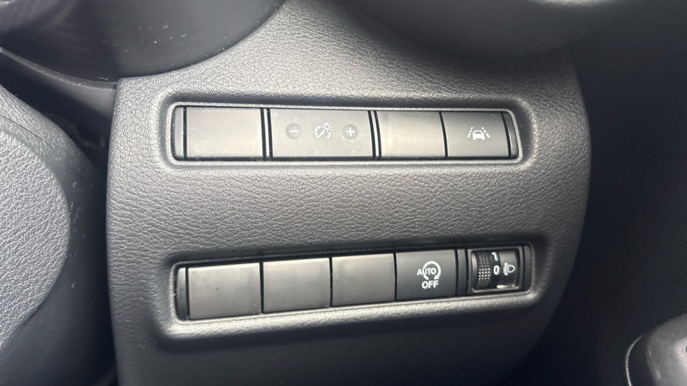 Nissan Juke 1.0 DiG-T 114 N-Connecta 5dr Petrol Hatchback - Image 38