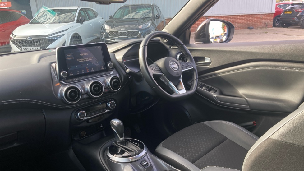 Nissan Juke 1.6 Hybrid N-Connecta 5dr Auto Hybrid Hatchback - Image 9