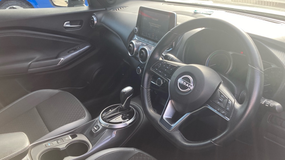 Nissan Juke 1.6 Hybrid N-Connecta 5dr Auto Hybrid Hatchback - Image 11