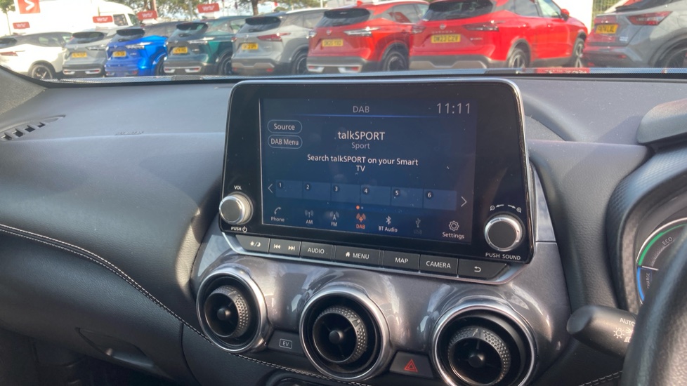 Nissan Juke 1.6 Hybrid N-Connecta 5dr Auto Hybrid Hatchback - Image 12