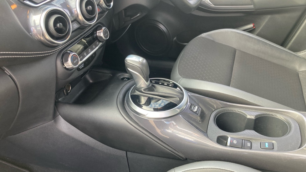Nissan Juke 1.6 Hybrid N-Connecta 5dr Auto Hybrid Hatchback - Image 13