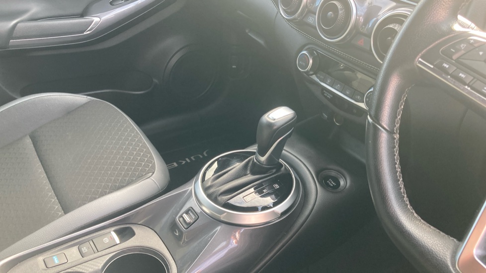 Nissan Juke 1.6 Hybrid N-Connecta 5dr Auto Hybrid Hatchback - Image 14