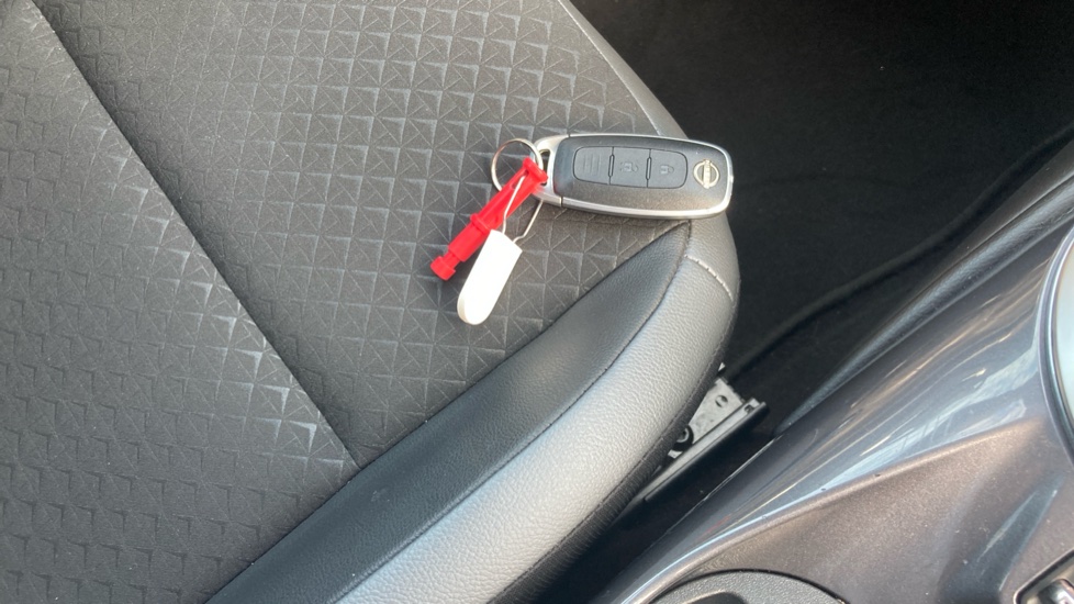 Nissan Juke 1.6 Hybrid N-Connecta 5dr Auto Hybrid Hatchback - Image 20