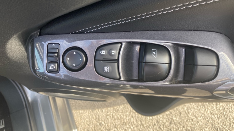 Nissan Juke 1.6 Hybrid N-Connecta 5dr Auto Hybrid Hatchback - Image 28