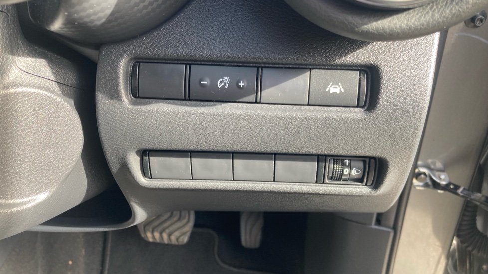 Nissan Juke 1.6 Hybrid N-Connecta 5dr Auto Hybrid Hatchback - Image 29