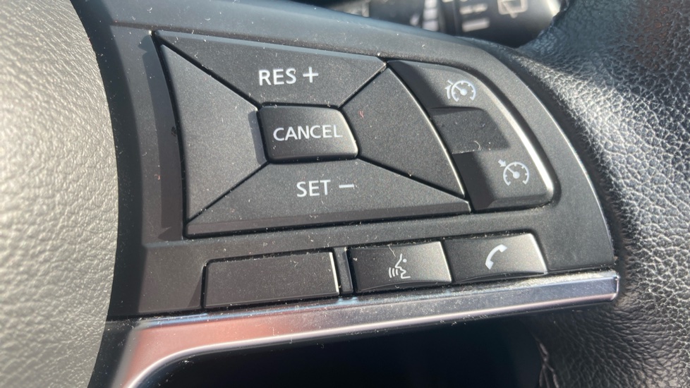 Nissan Juke 1.6 Hybrid N-Connecta 5dr Auto Hybrid Hatchback - Image 31