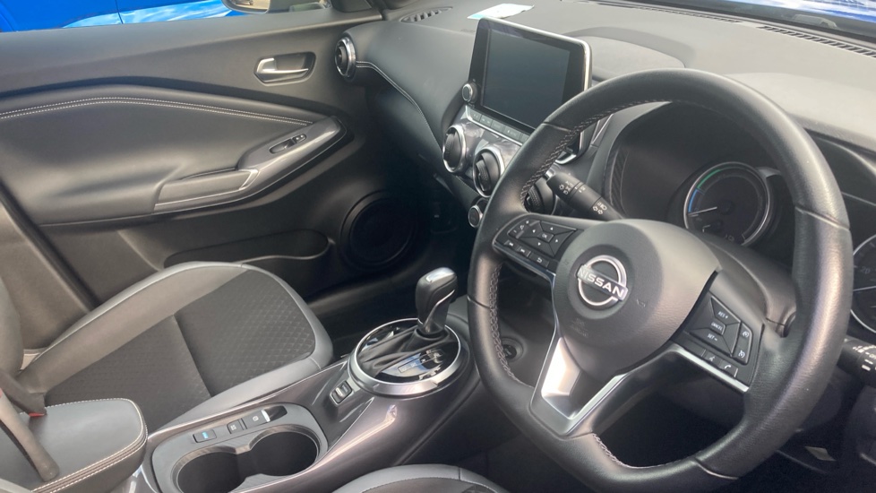 Nissan Juke 1.6 Hybrid N-Connecta 5dr Auto Hybrid Hatchback - Image 11