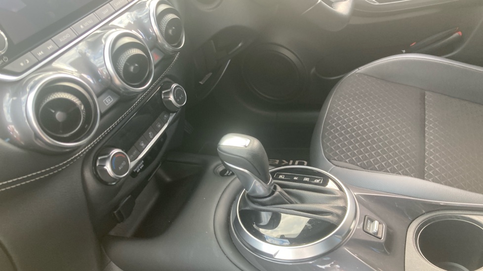 Nissan Juke 1.6 Hybrid N-Connecta 5dr Auto Hybrid Hatchback - Image 13