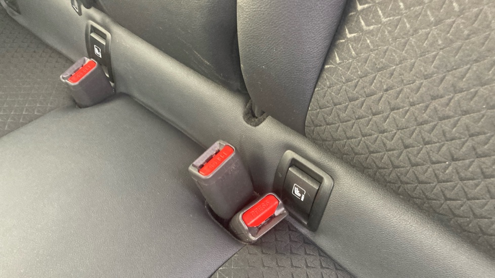 Nissan Juke 1.6 Hybrid N-Connecta 5dr Auto Hybrid Hatchback - Image 17