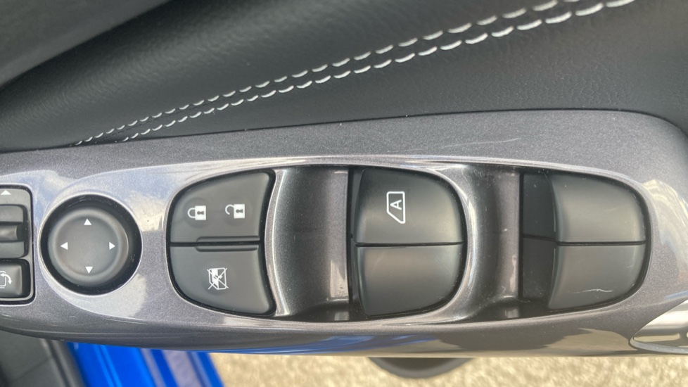 Nissan Juke 1.6 Hybrid N-Connecta 5dr Auto Hybrid Hatchback - Image 27