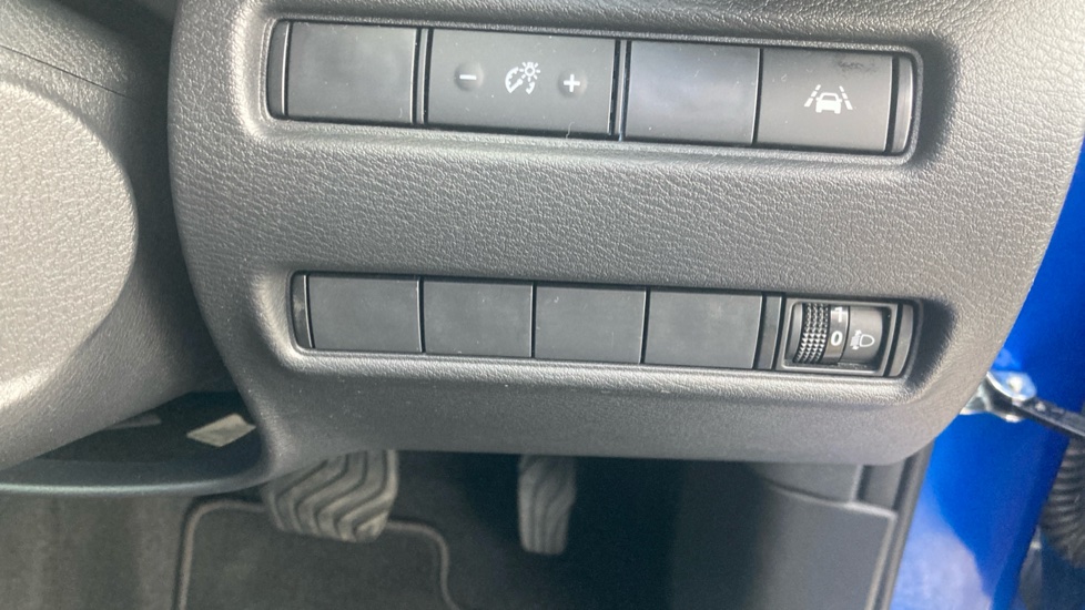 Nissan Juke 1.6 Hybrid N-Connecta 5dr Auto Hybrid Hatchback - Image 28