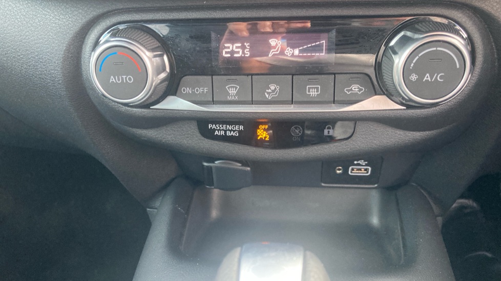 Nissan Juke 1.6 Hybrid N-Connecta 5dr Auto Hybrid Hatchback - Image 33