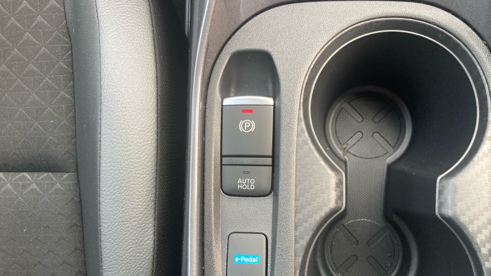 Nissan Juke 1.6 Hybrid N-Connecta 5dr Auto Hybrid Hatchback - Image 35