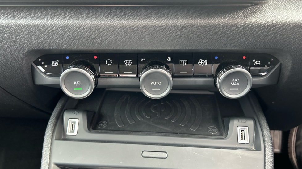 Citroen C4 100kW E-series 50kWh 5dr Auto Electric Hatchback - Image 26