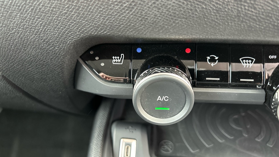 Citroen C4 100kW E-series 50kWh 5dr Auto Electric Hatchback - Image 33