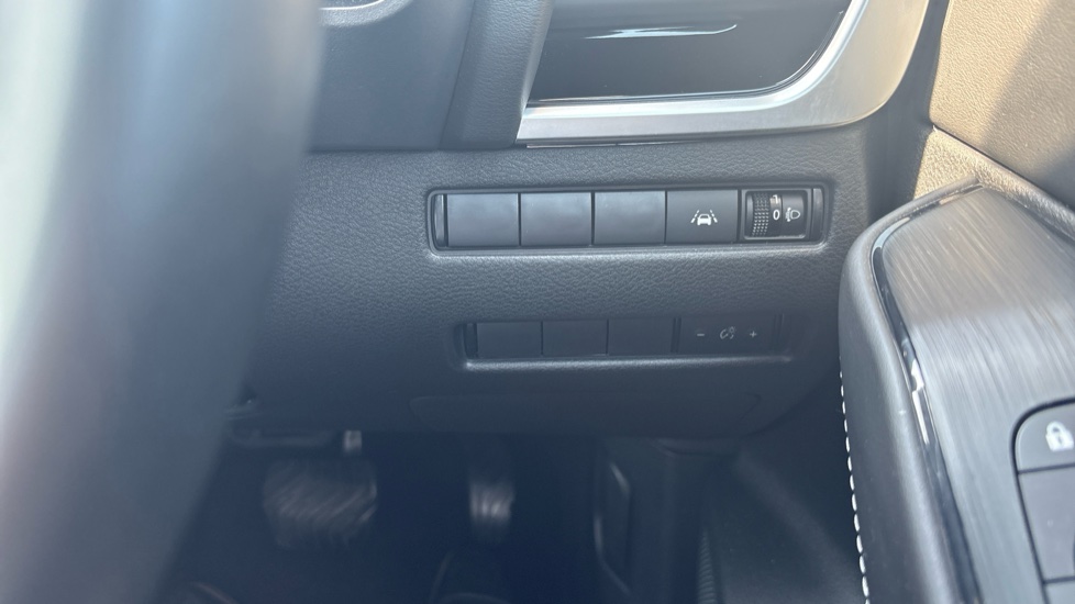 Nissan Qashqai 1.5 E-Power Kuro Edition 5dr Auto Hybrid Hatchback - Image 23