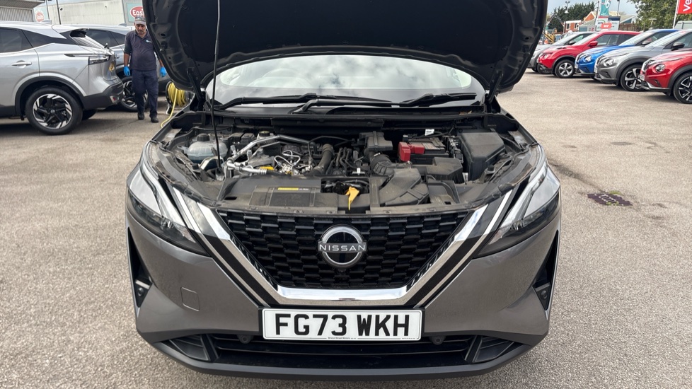Nissan Qashqai 1.3 DiG-T MH N-Connecta 5dr Petrol Hatchback - Image 8