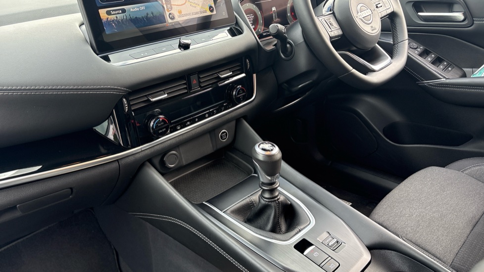 Nissan Qashqai 1.3 DiG-T MH N-Connecta 5dr Petrol Hatchback - Image 13