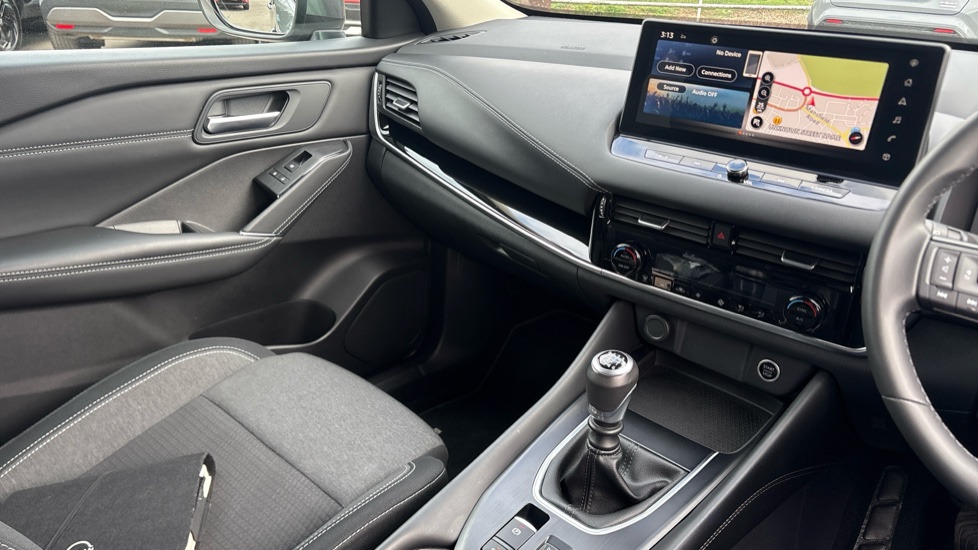 Nissan Qashqai 1.3 DiG-T MH N-Connecta 5dr Petrol Hatchback - Image 14