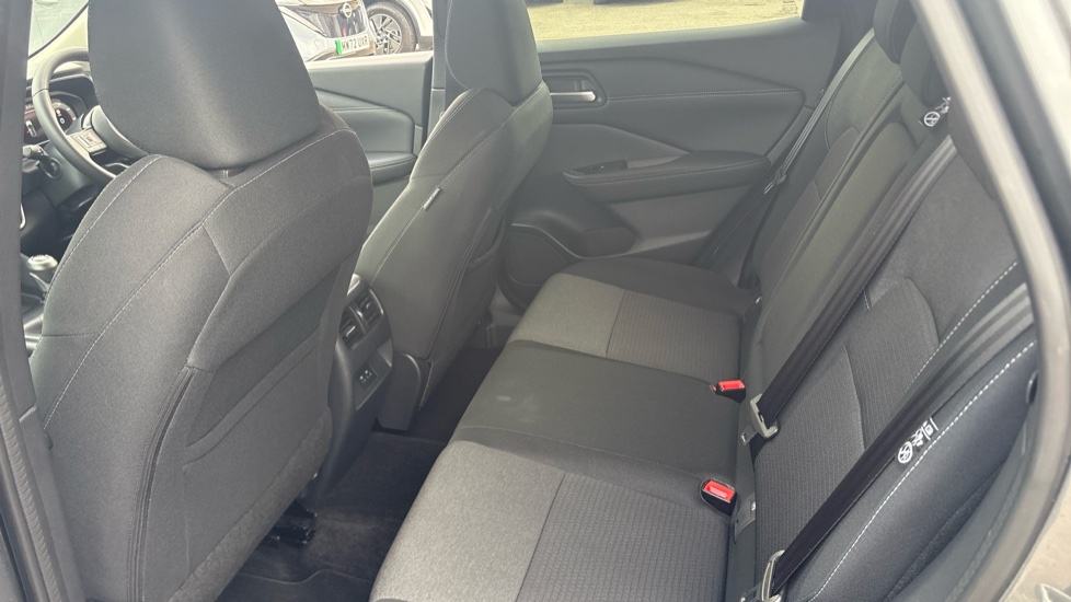 Nissan Qashqai 1.3 DiG-T MH N-Connecta 5dr Petrol Hatchback - Image 16